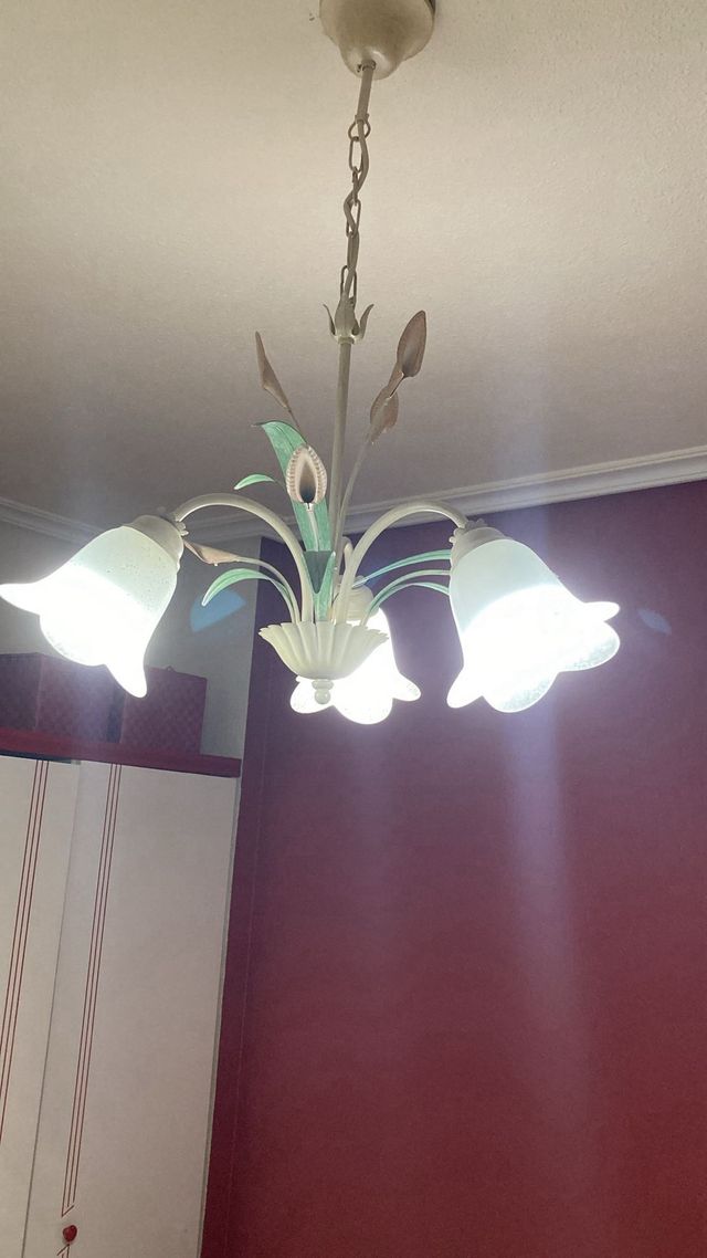 Lámpara dormitorio y mesita de noche