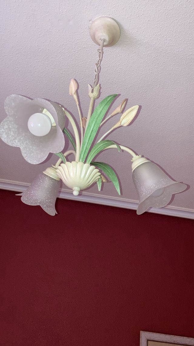 Lámpara dormitorio y mesita de noche