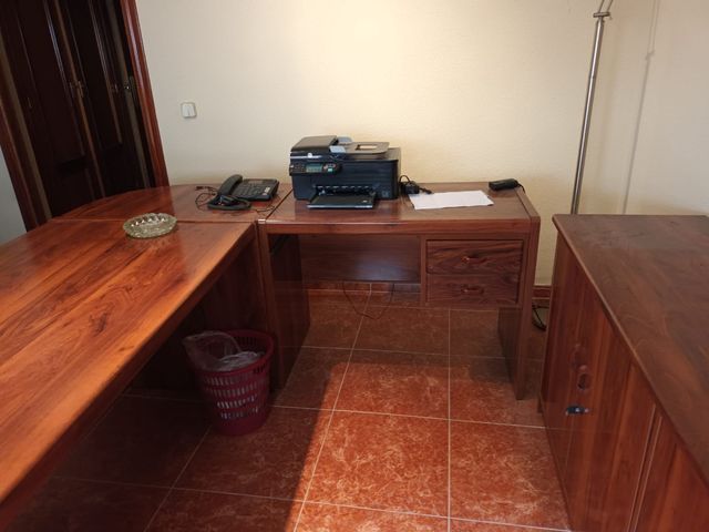 Despacho de oficina completo.