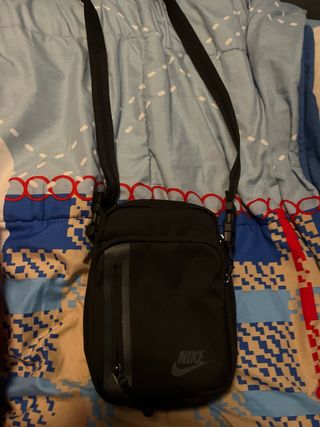 Bandolera nike tech