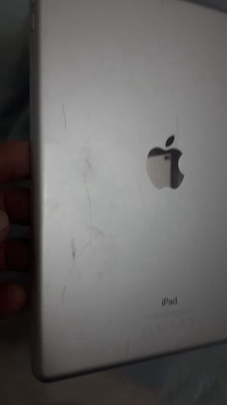 I pad apple wi fi 32 gb perfettamente funzionante 