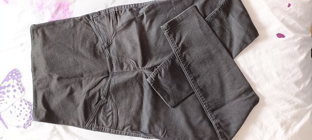 Vaquero cómodo embarazada