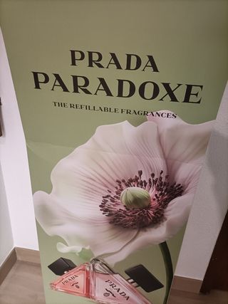 Expositor perfumería Prada