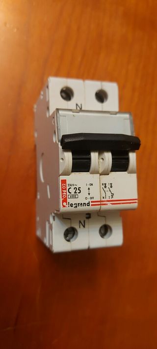 Automático 25A Legrand c25