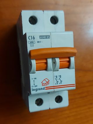 Lote 2 Automáticos 25A y 16A Legrand