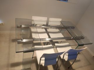 Por mudanza se vende Mesa de Cristal ampliable