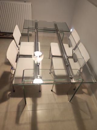 Por mudanza se vende Mesa de Cristal ampliable