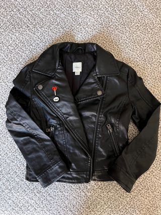 Chaqueta de cuero niña, no se llegó a utilizar.