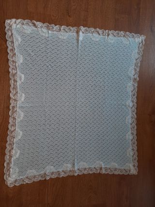 Toquilla bebé azul con puntilla