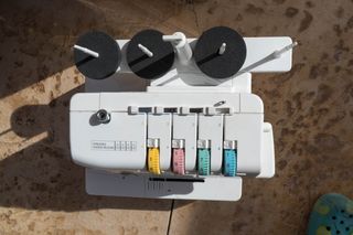 Máquina de coser semi profesional