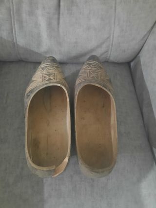 Antigüedades, madreñas muy antiguas