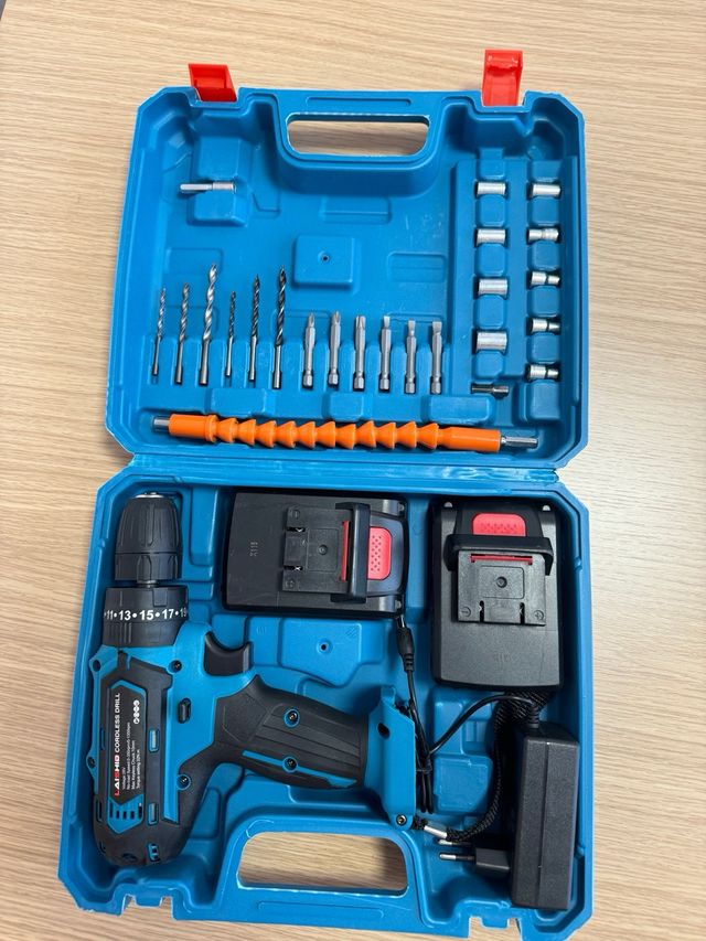 Taladro atornillador con 2 baterias y herramienta