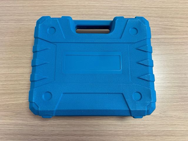 Taladro atornillador con 2 baterias y herramienta