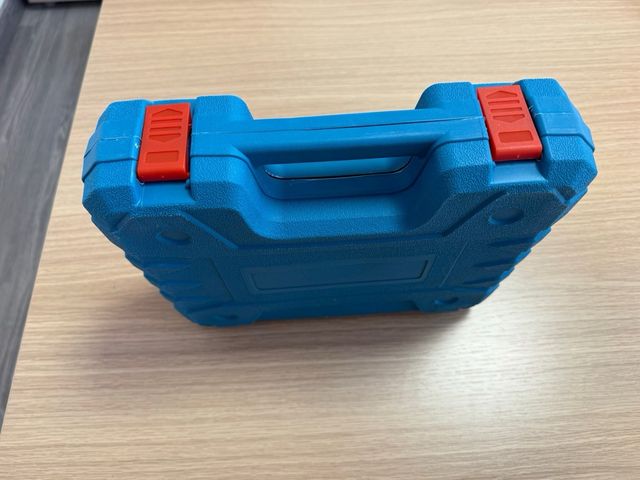 Taladro atornillador con 2 baterias y herramienta