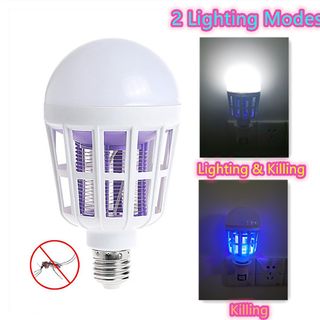 Base de bombilla en enchufe