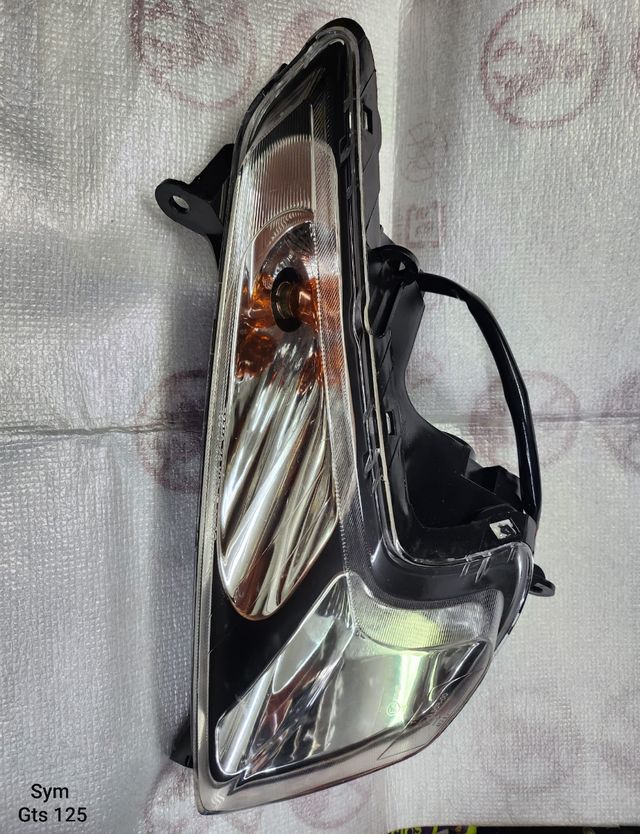 Intermitente delantero izq sym Gts 125
