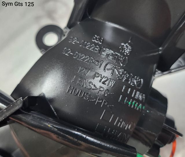Intermitente delantero izq sym Gts 125