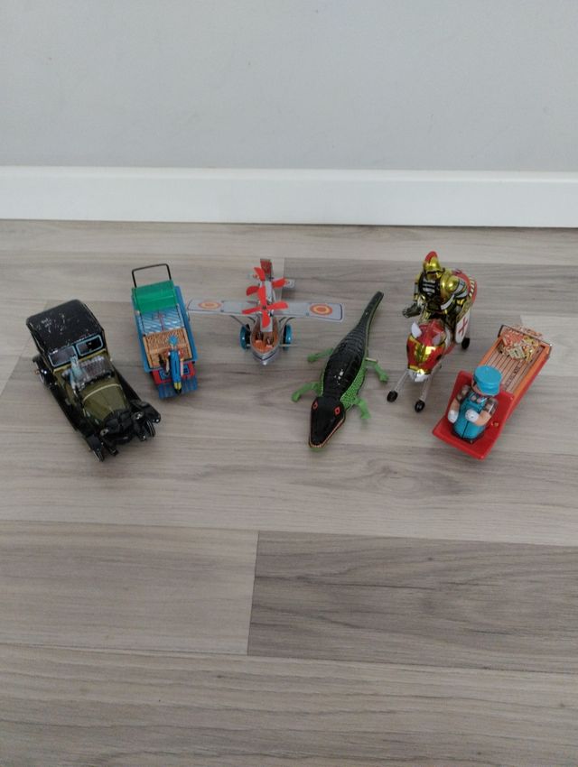 Giocattoli antichi con occhielli