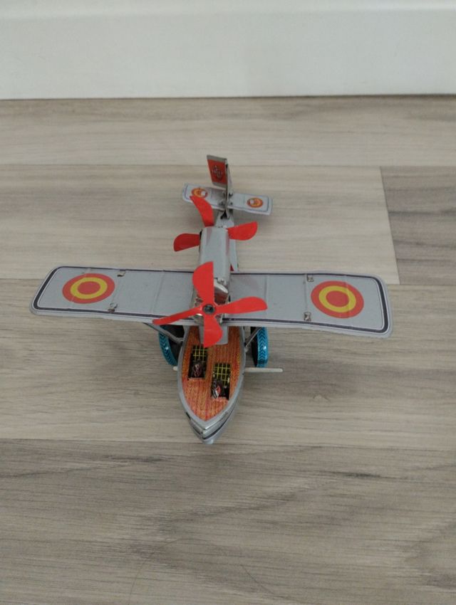 Giocattoli antichi con occhielli