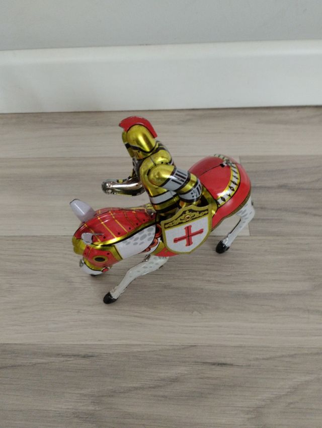 Giocattoli antichi con occhielli