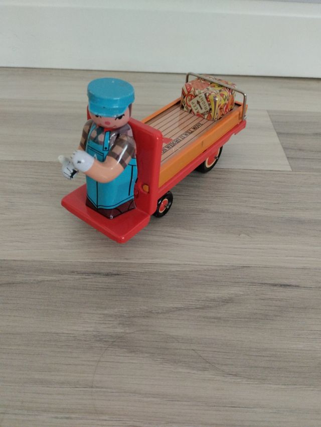 Giocattoli antichi con occhielli