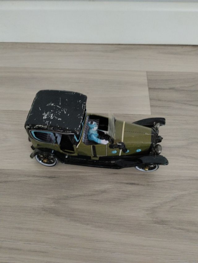 Giocattoli antichi con occhielli