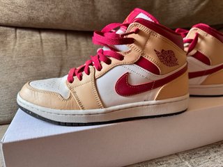Air Jordan 1 Mid “Beige Red”