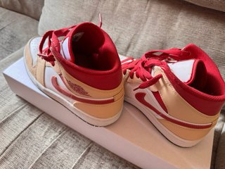 Air Jordan 1 Mid “Beige Red”