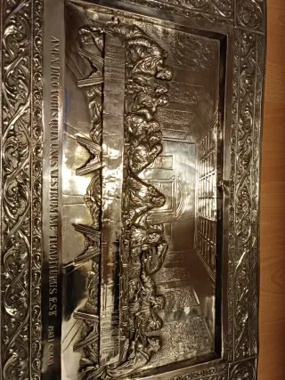 Cuadro de la Última Cena plateado.