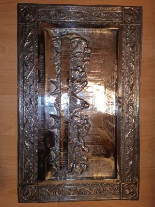 Cuadro de la Última Cena plateado.