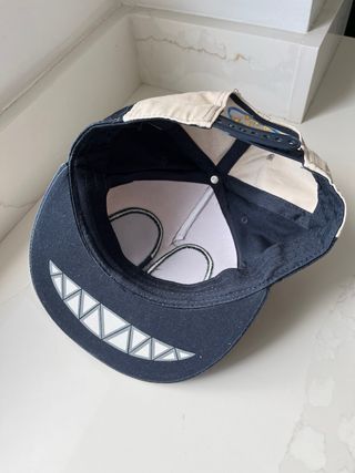 Gorra de visera plana