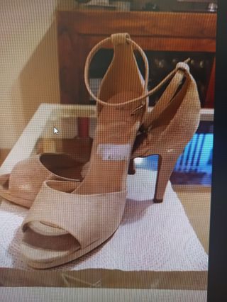 Zapatos sandalias de piel de tacón