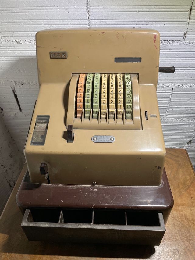 Maquina registradora antigua