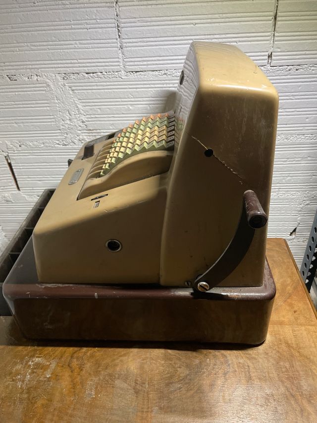 Maquina registradora antigua