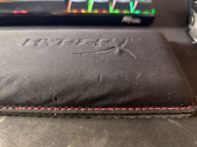 Reposamuñecas HyperX, teclado compacto