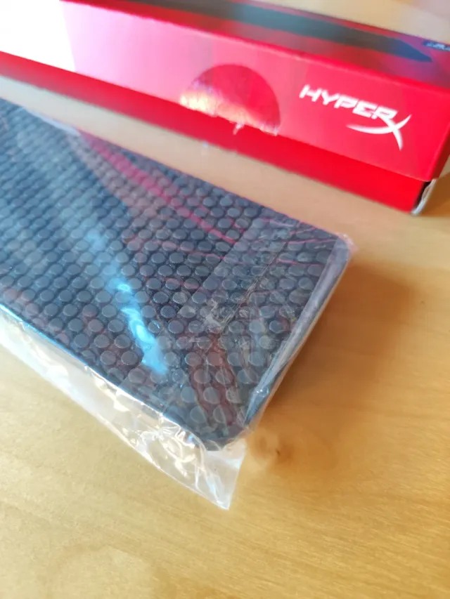 Reposamuñecas HyperX, teclado compacto