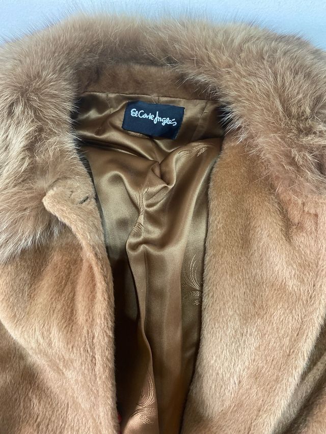 Un abrigo zorro  autentico