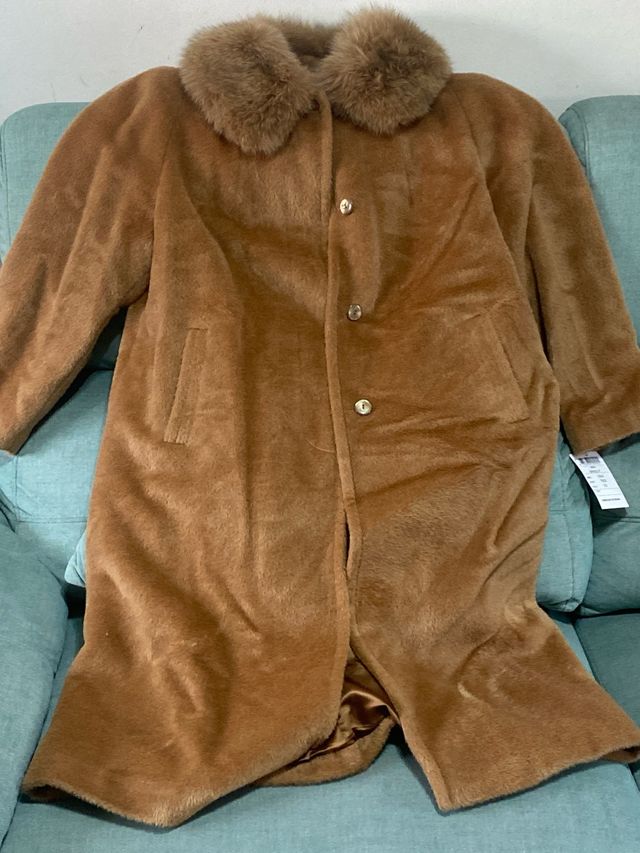 Un abrigo zorro  autentico