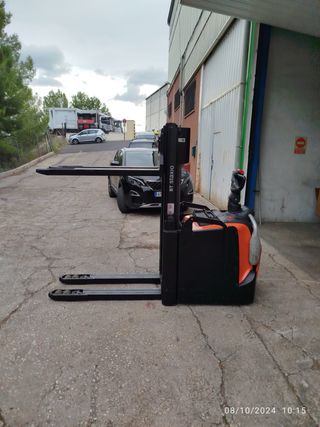 Apilador Bt Toyota 2100mm 2000kg