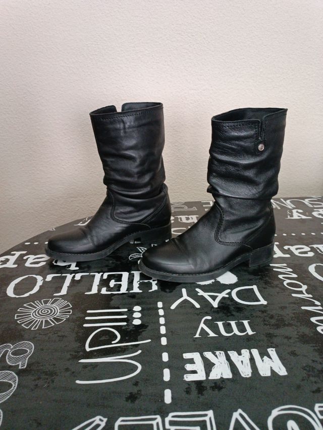 Botas negras. T39