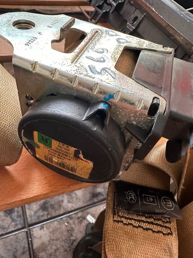 Cinturones delanteros bmw e60