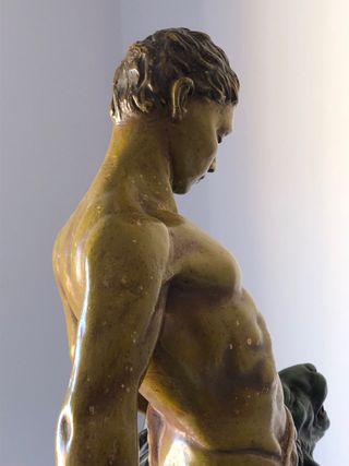 Escultura Hércules arcilla antigua.