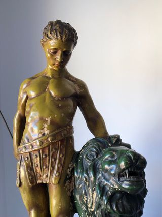 Escultura Hércules arcilla antigua.