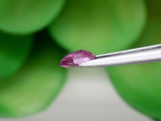 Zafiro violeta rosado - 0,64 ct
