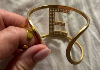 Anello e bracciale iniziale E