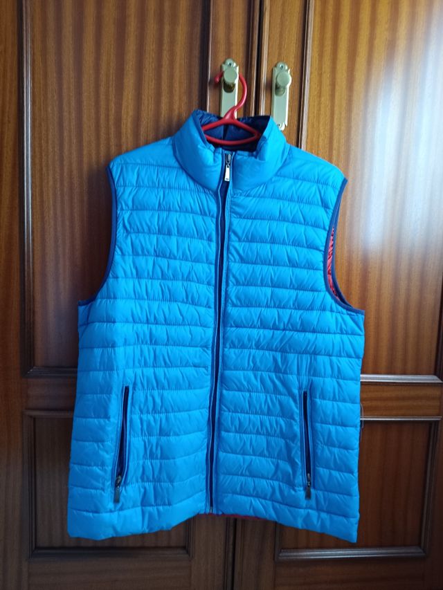 Chaleco ligero de color azul
