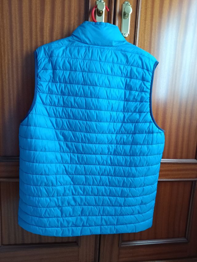 Chaleco ligero de color azul
