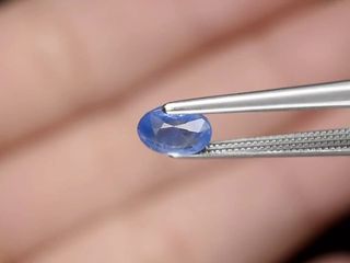 Zafiro azul ovalado de Ceilán - 0,76 ct