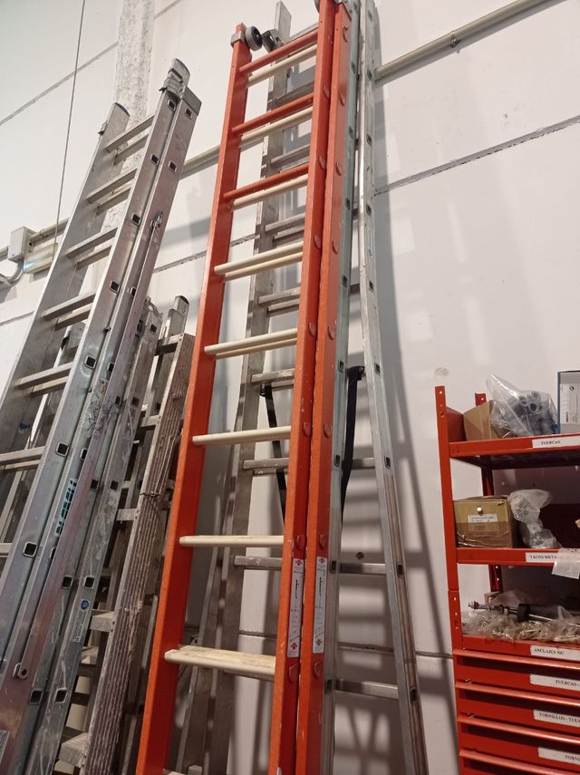 Escalera fibra 12 peldaños