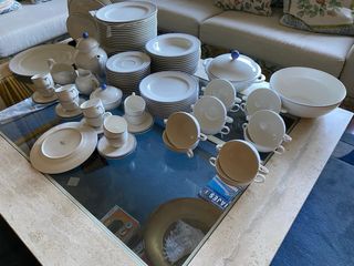 NUEVA. Vajilla Villeroy & Boch clásica completa.